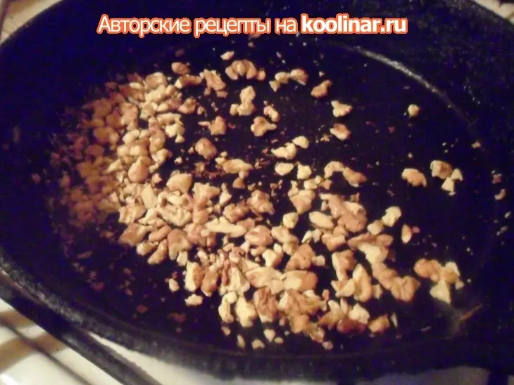 Мясная поджарка с луком - пореем и ореховыми сливками: шаг 2