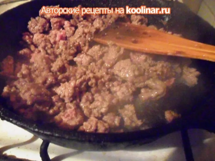 Мясная поджарка с луком - пореем и ореховыми сливками: шаг 4