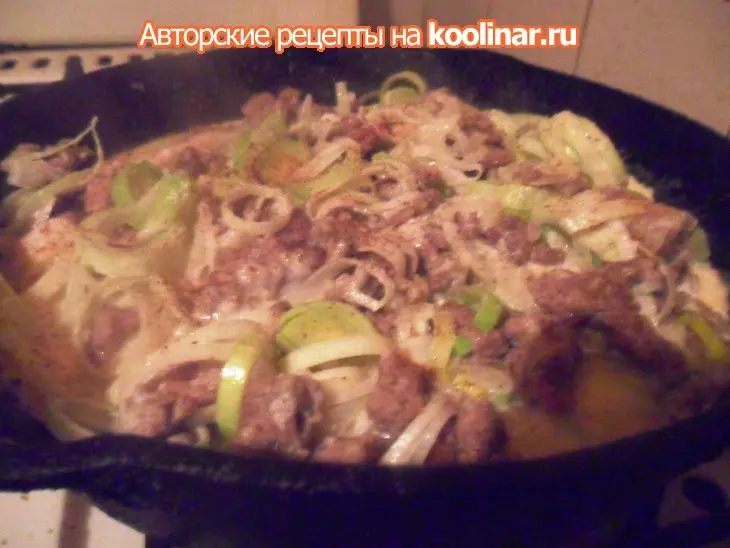Мясная поджарка с луком - пореем и ореховыми сливками: шаг 7