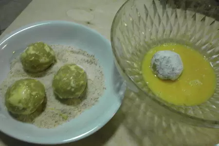 Гороховые котлеты "мандарины" с соусом - майонез из моркови: шаг 3