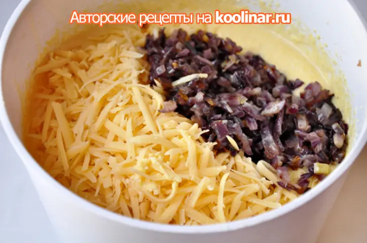 Яблочный, кукурузный кекс с сыром.: шаг 5