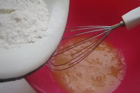 Пончики с ягодным соусом ( doughnut balls with strawberry sauce).: шаг 1