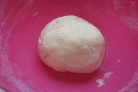 Пончики с ягодным соусом ( doughnut balls with strawberry sauce).: шаг 2