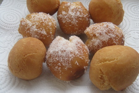 Пончики с ягодным соусом ( doughnut balls with strawberry sauce).: шаг 5