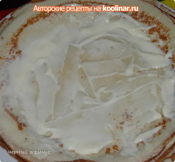Блинный тортик с икрой: шаг 2