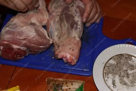 Свиная рулька в пиве: шаг 2