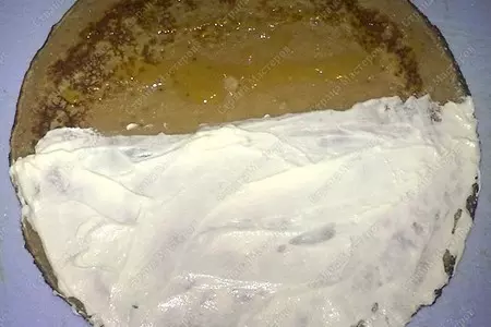 Шоколадный ролл с клубникой и киви: шаг 2
