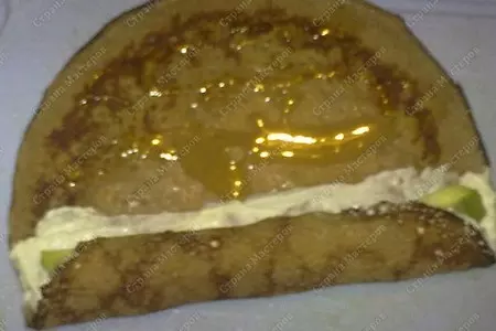 Шоколадный ролл с клубникой и киви: шаг 3