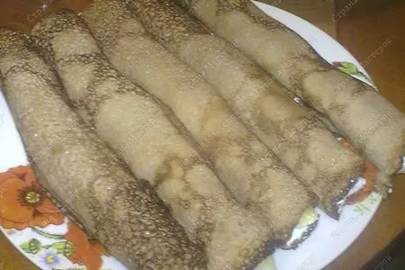 Шоколадный ролл с клубникой и киви: шаг 4