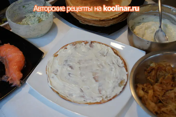Блинный торт с лососем и сливочным сыром: шаг 6