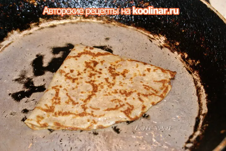 Тонкие ржаные блинчики с сахаром: шаг 3