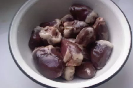 Блинчики с тушёными куриными сердечками, запечённые в духовке до хрустящей корочки: шаг 1