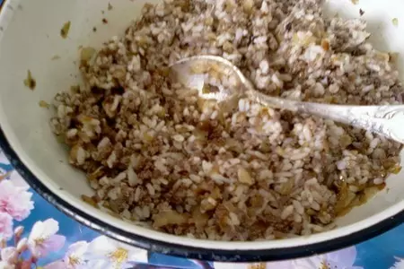 Блинчики с тушёными куриными сердечками, запечённые в духовке до хрустящей корочки: шаг 2