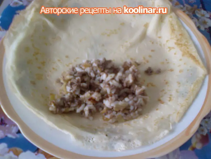Блинчики с тушёными куриными сердечками, запечённые в духовке до хрустящей корочки: шаг 4