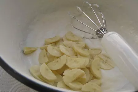 Оладьи с бананами  (banana pancakes).: шаг 5