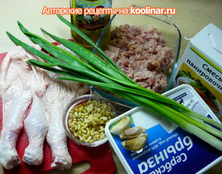 Ножки, фаршированные брынзой и кедровыми орешками: шаг 1