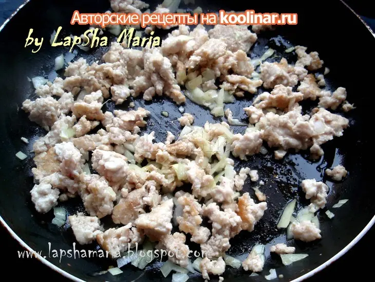 Блинные роллы с курицей и оливками: шаг 7