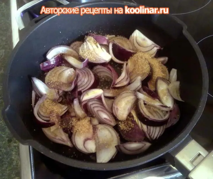 Макароны с карамелизированным луком: шаг 1