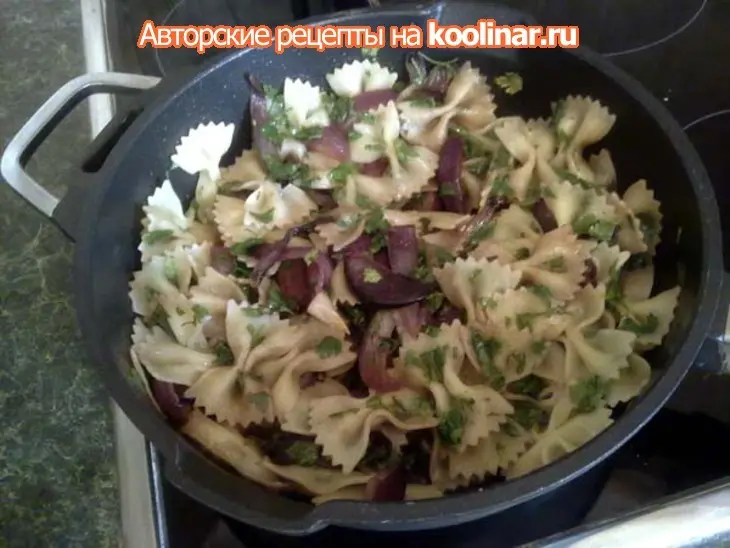 Макароны с карамелизированным луком: шаг 2