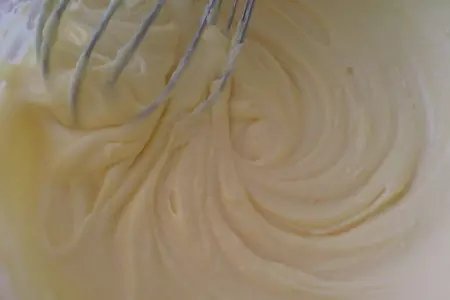 Бисквитный рулет с кремом из маскарпоне и кофейной пропиткой(girellina  /luca montersino): шаг 5