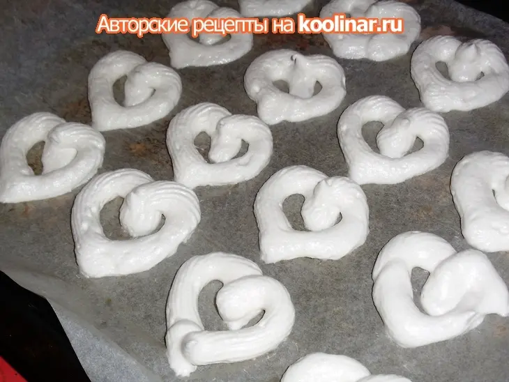 Безейный торт  с яичным ликёром или как пристроить белки №2 )): шаг 3