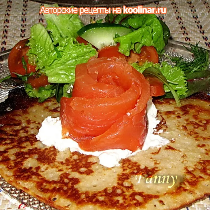 Гречневые блинчики с лососёвыми розочками: шаг 6
