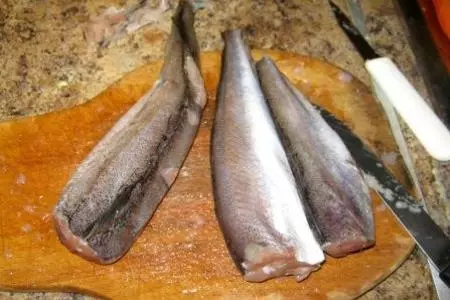 Хек с черносливим и овощами: шаг 1