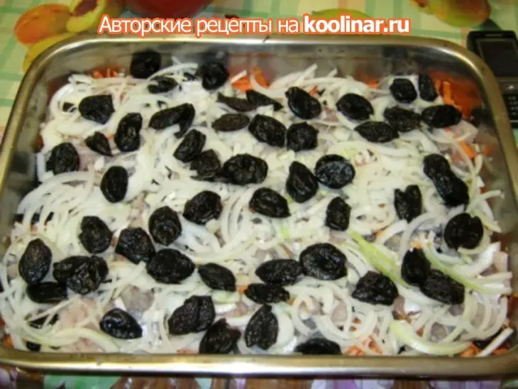 Хек с черносливим и овощами: шаг 5