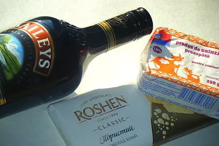 Нежный десерт с белым шоколадом и ликёром бейлиз: шаг 1