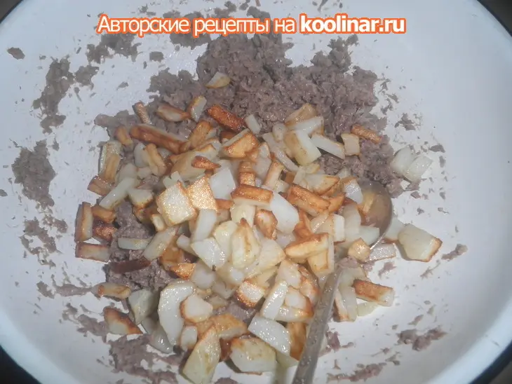 Пирожки из заварного теста с языком и картошкой: шаг 1