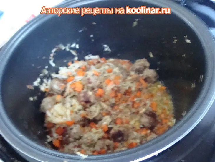 Каша перловая с квашеной капустой  ,фрикадельками и домашним сыром.: шаг 1