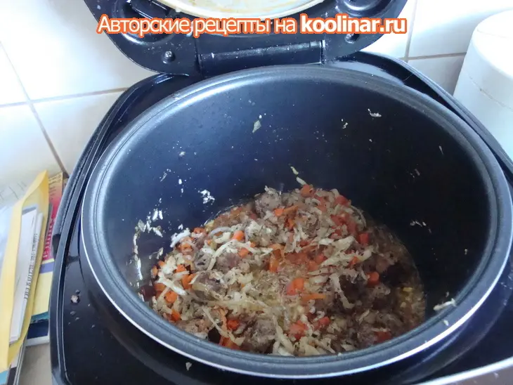 Каша перловая с квашеной капустой  ,фрикадельками и домашним сыром.: шаг 2