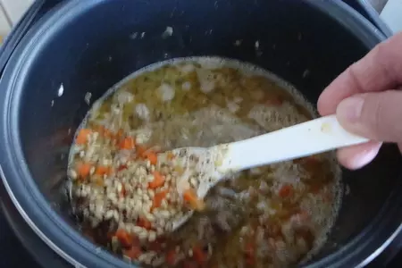 Каша перловая с квашеной капустой  ,фрикадельками и домашним сыром.: шаг 3