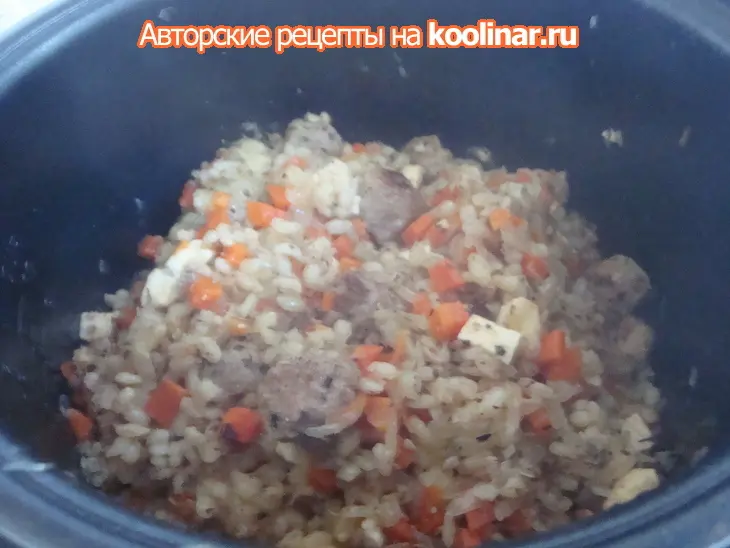 Каша перловая с квашеной капустой  ,фрикадельками и домашним сыром.: шаг 4