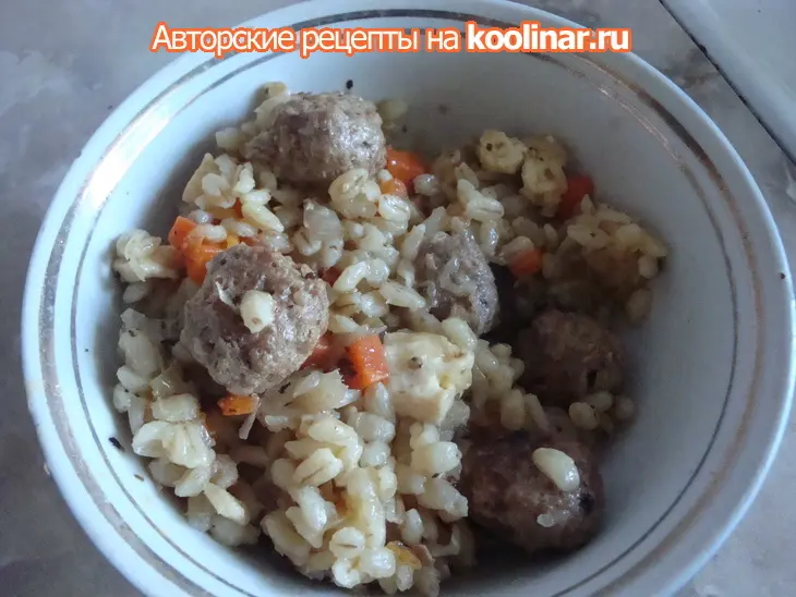 Каша перловая с квашеной капустой  ,фрикадельками и домашним сыром.: шаг 5