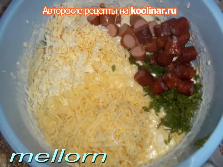 Сырный пирог с колбасками: шаг 2