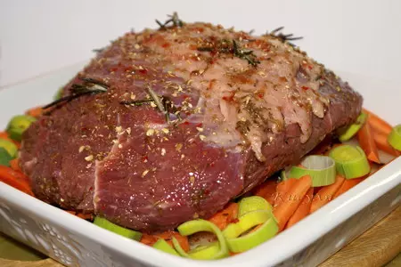 Баранья лопатка с морковью и пореем по-деревенски: шаг 1