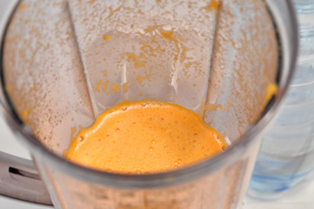 Бодрящий и  витаминный  имбирно-морковный напиток «ямайка».: шаг 2