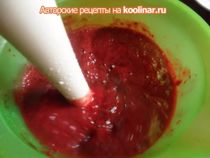 Ежевично -  клубничный шейк: шаг 1