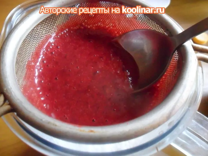 Ежевично -  клубничный шейк: шаг 2