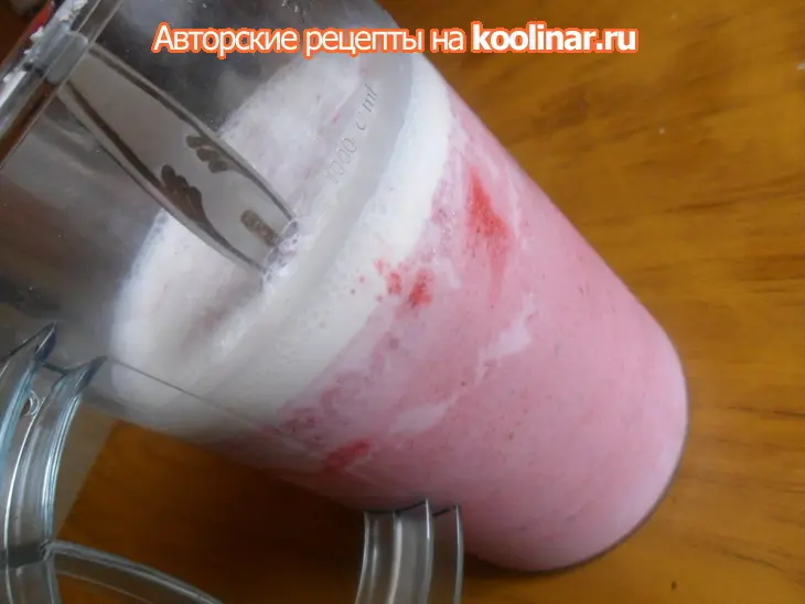 Ежевично -  клубничный шейк: шаг 4