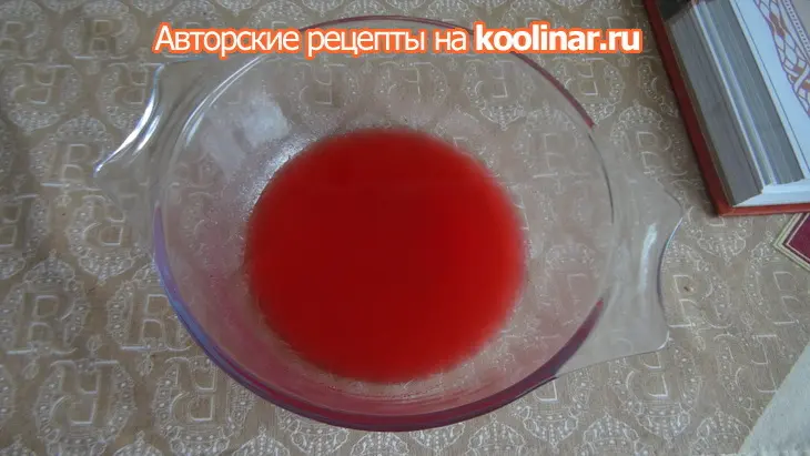 Желейный апельсиновый коктейль с красной смородиной: шаг 1