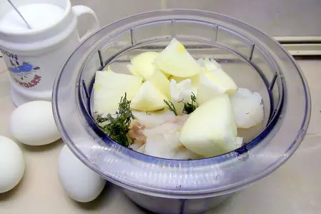Рыбные котлеты из трески с геркулесом и варёными яйцами. для прекрасной именинницы светочки svett66.: шаг 1