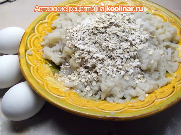 Рыбные котлеты из трески с геркулесом и варёными яйцами. для прекрасной именинницы светочки svett66.: шаг 2