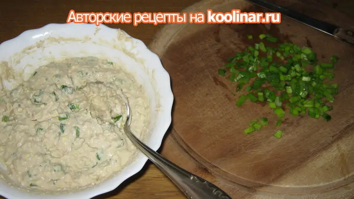 Розовые яйца с селедочным фаршем.: шаг 4