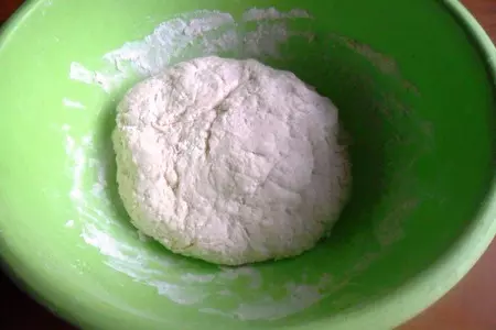 Булочки с сыром и базиликом и чесноком: шаг 1
