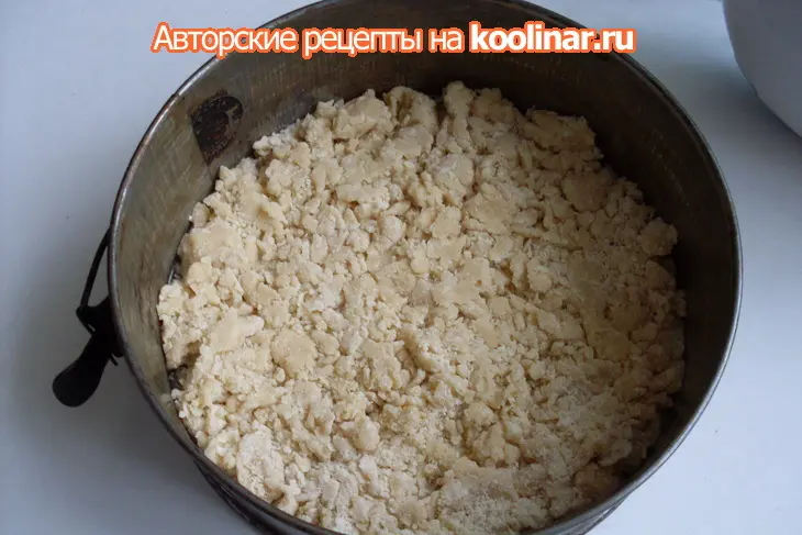 Абрикосово- бисквитный пирог: шаг 3