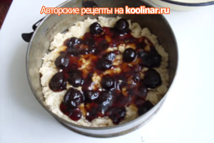 Абрикосово- бисквитный пирог: шаг 5