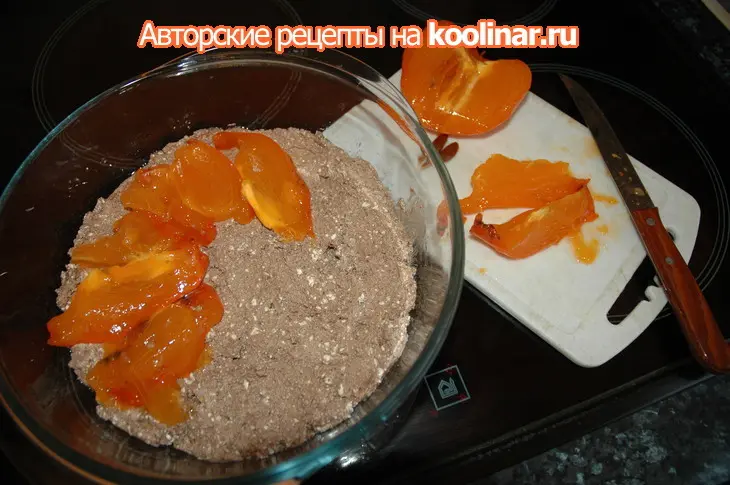 Запеканка творожно-шоколадная с хурмой: шаг 2