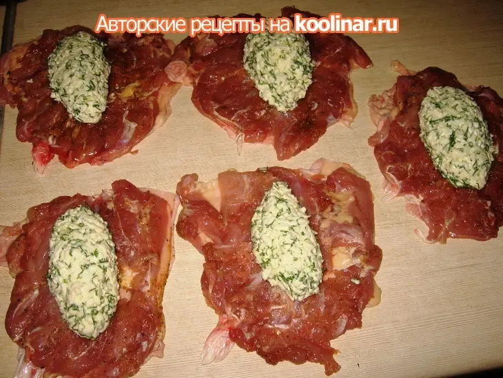 Куриные рулетики с адыгейским сыром: шаг 9